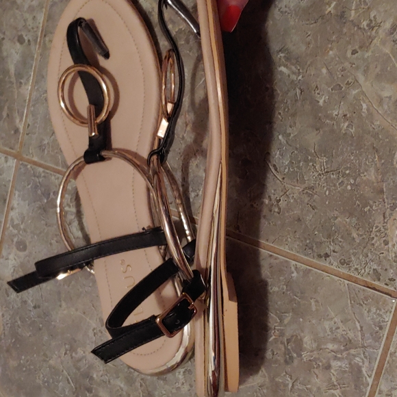 Venus sandals size 7.5 - Picture 2 of 3
